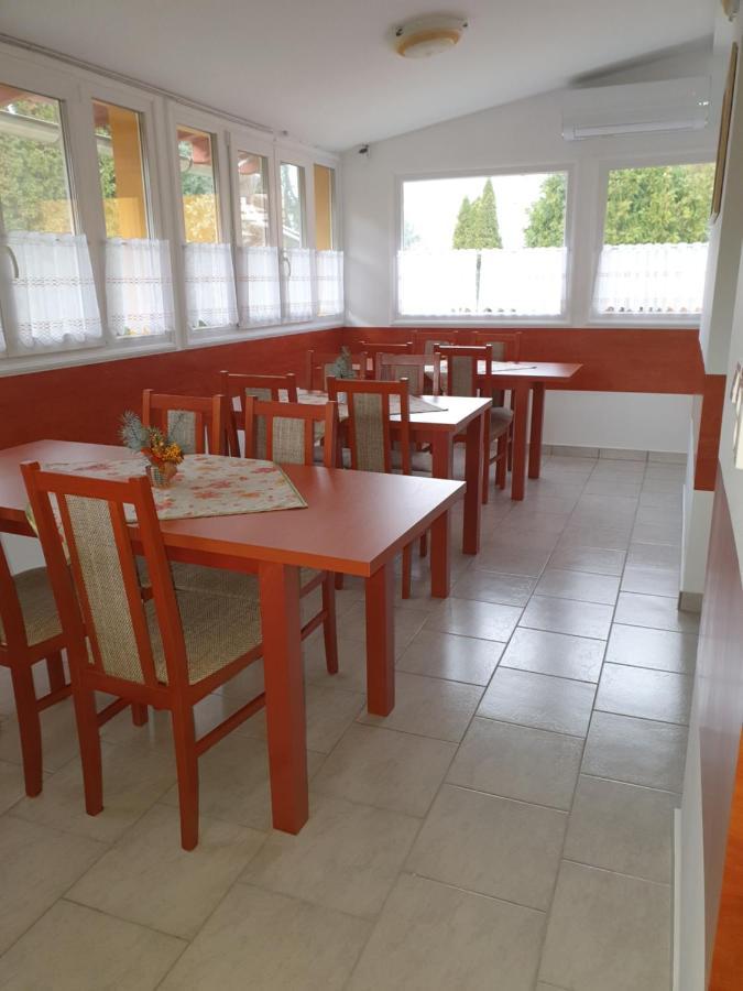 Gala Panzio Hotel Simontornya Bagian luar foto