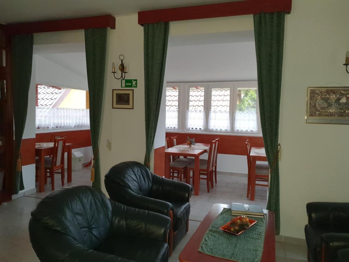 Gala Panzio Hotel Simontornya Bagian luar foto