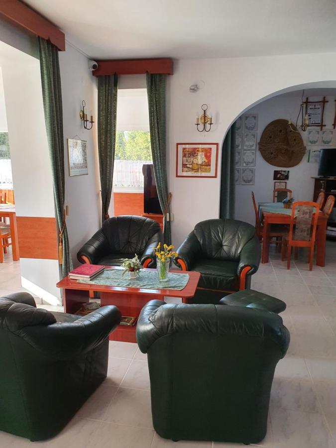 Gala Panzio Hotel Simontornya Bagian luar foto