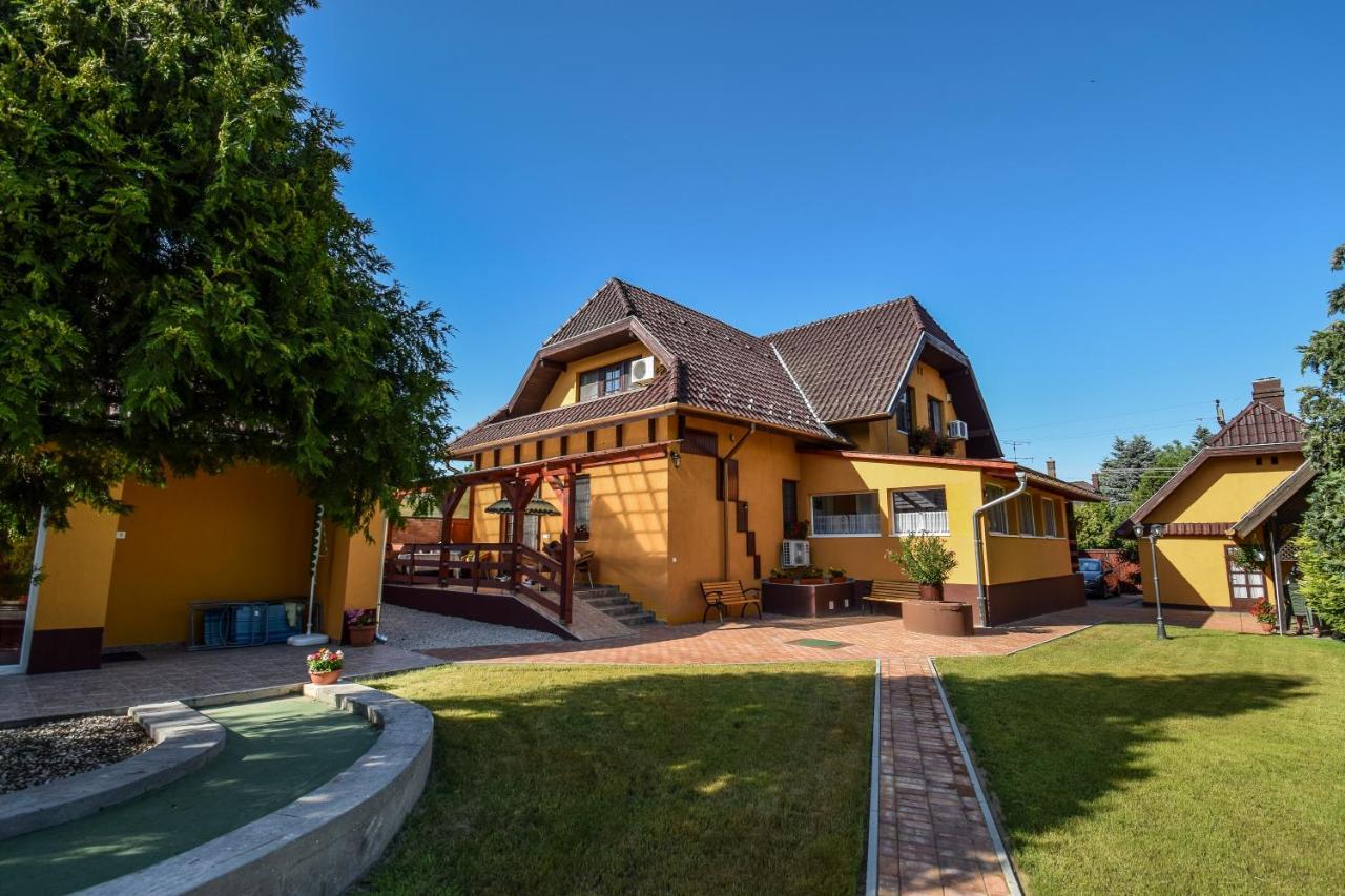 Gala Panzio Hotel Simontornya Bagian luar foto