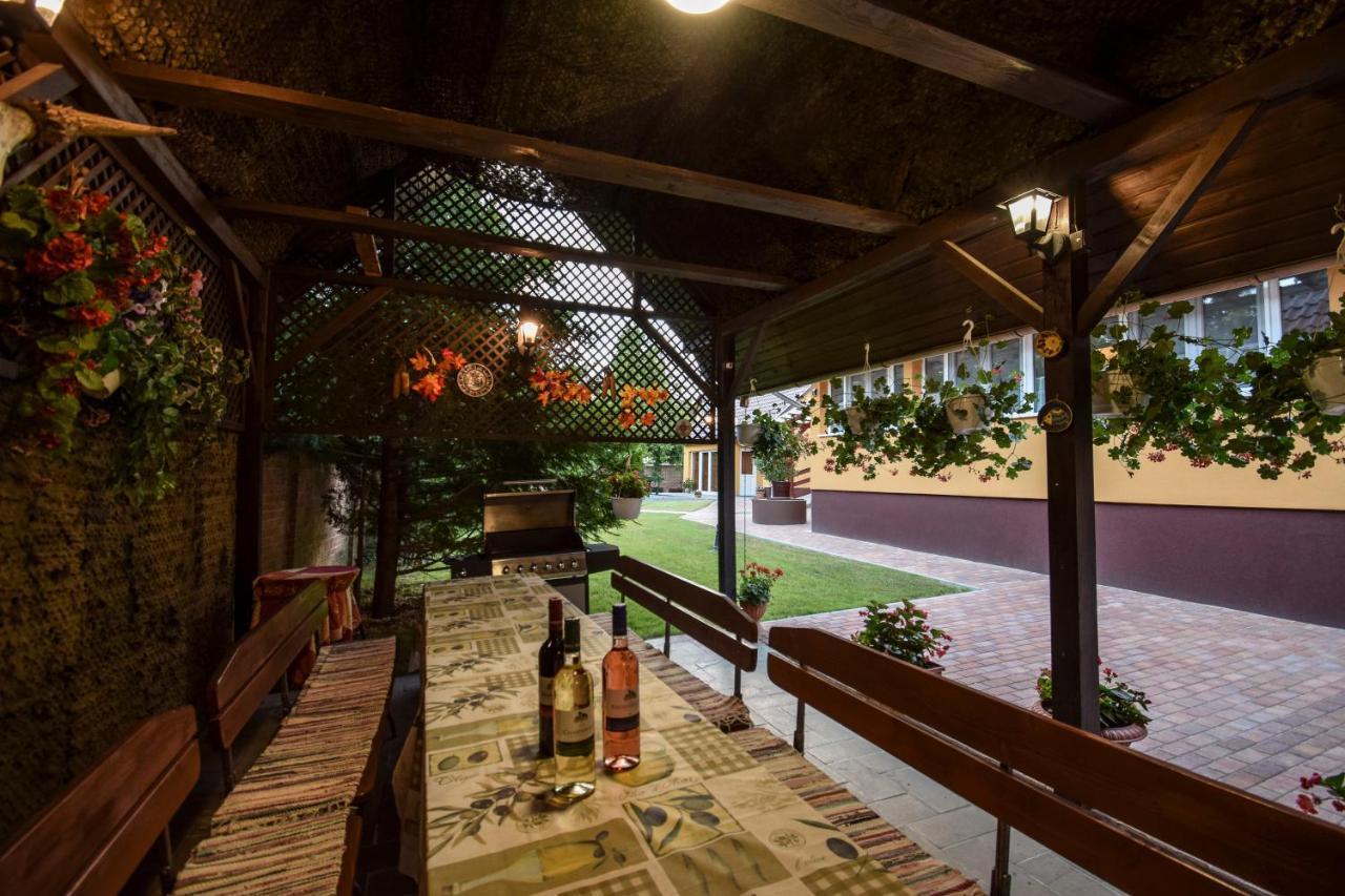 Gala Panzio Hotel Simontornya Bagian luar foto