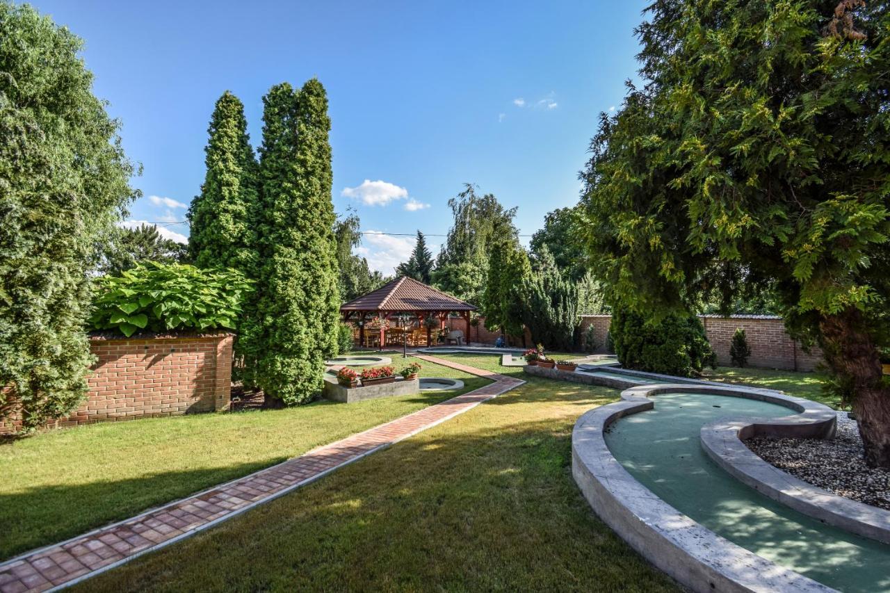 Gala Panzio Hotel Simontornya Bagian luar foto