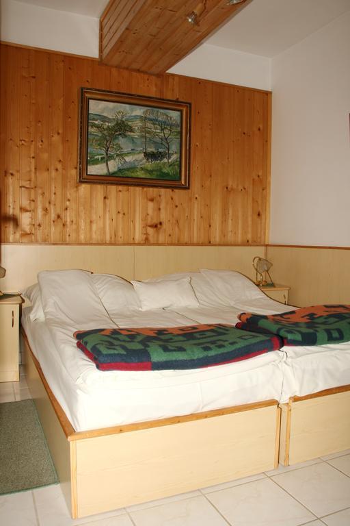 Gala Panzio Hotel Simontornya Ruang foto