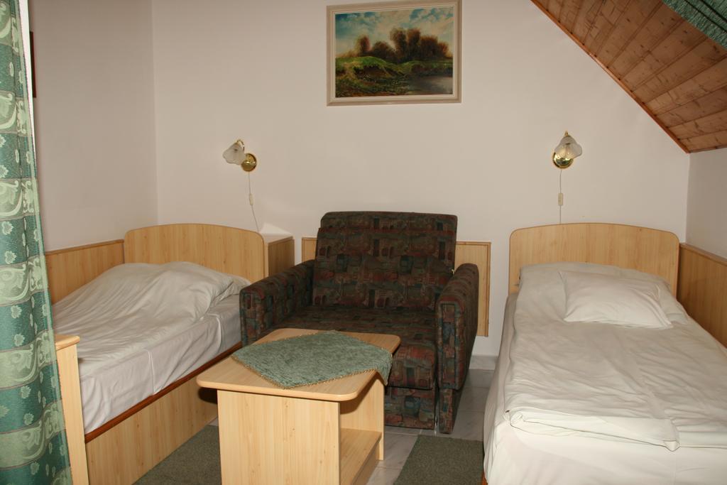 Gala Panzio Hotel Simontornya Ruang foto