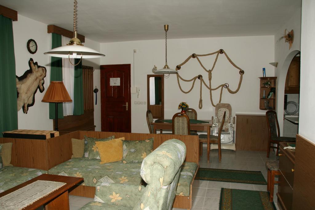 Gala Panzio Hotel Simontornya Ruang foto